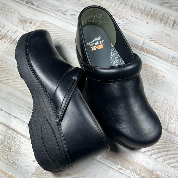 WOMENS LEATHER DANSKO SZ 38 (8) - Picture 1 of 3
